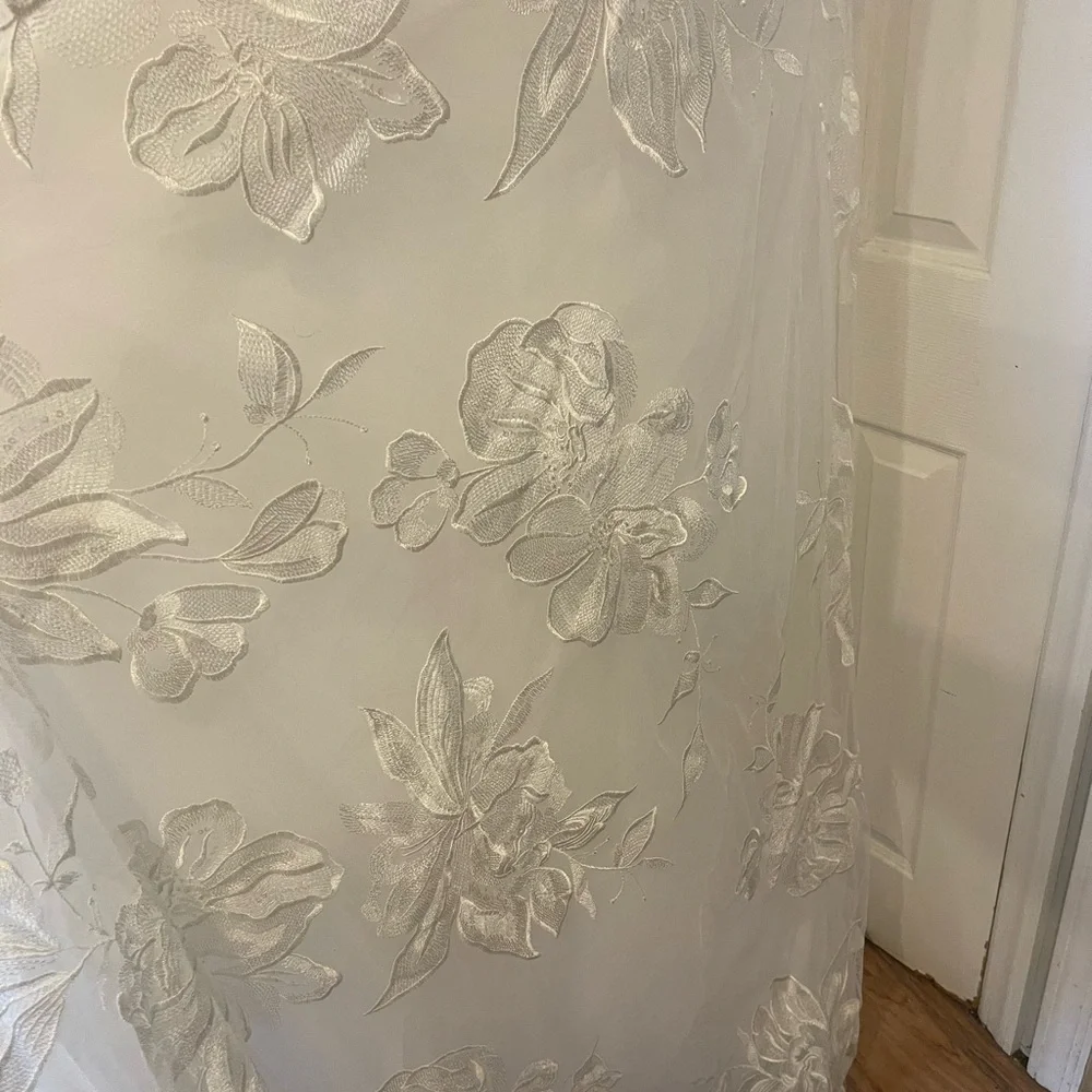 Brand new size 10 elegant beautiful wedding dress